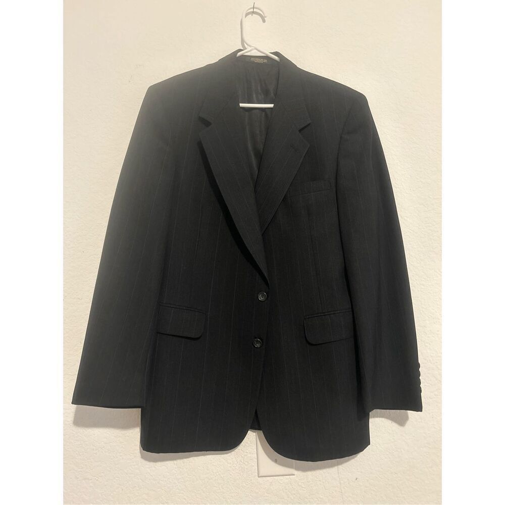 Evan Picone men’s blazer suit size 44L black pinstriped inside lining 2 front po